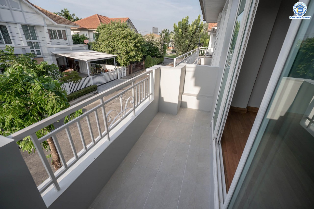 บ้านมือสองตกแต่งใหม่ โครงการ เพอร์เฟคเพลส ราชพฤกษ์ บ้านเดี่ยว จากแบรนด์ Property Perfect เนื้อที่ 56.2 ตร.ว. ฟังก์ชัน 3 ห้องนอน 3 ห้องน้ำ  1 ห้องอเนกประสงค์ จอดรถได้ 2 คัน กับทำเลโซนเมือง ที่เชื่อมต่อหลากหลายเส้นทาง หน้าโครงการติดถ.ราชพฤกษ์ ใกล้รถไฟฟ้าสถานี "บางรักน้อยท่าอิฐ"